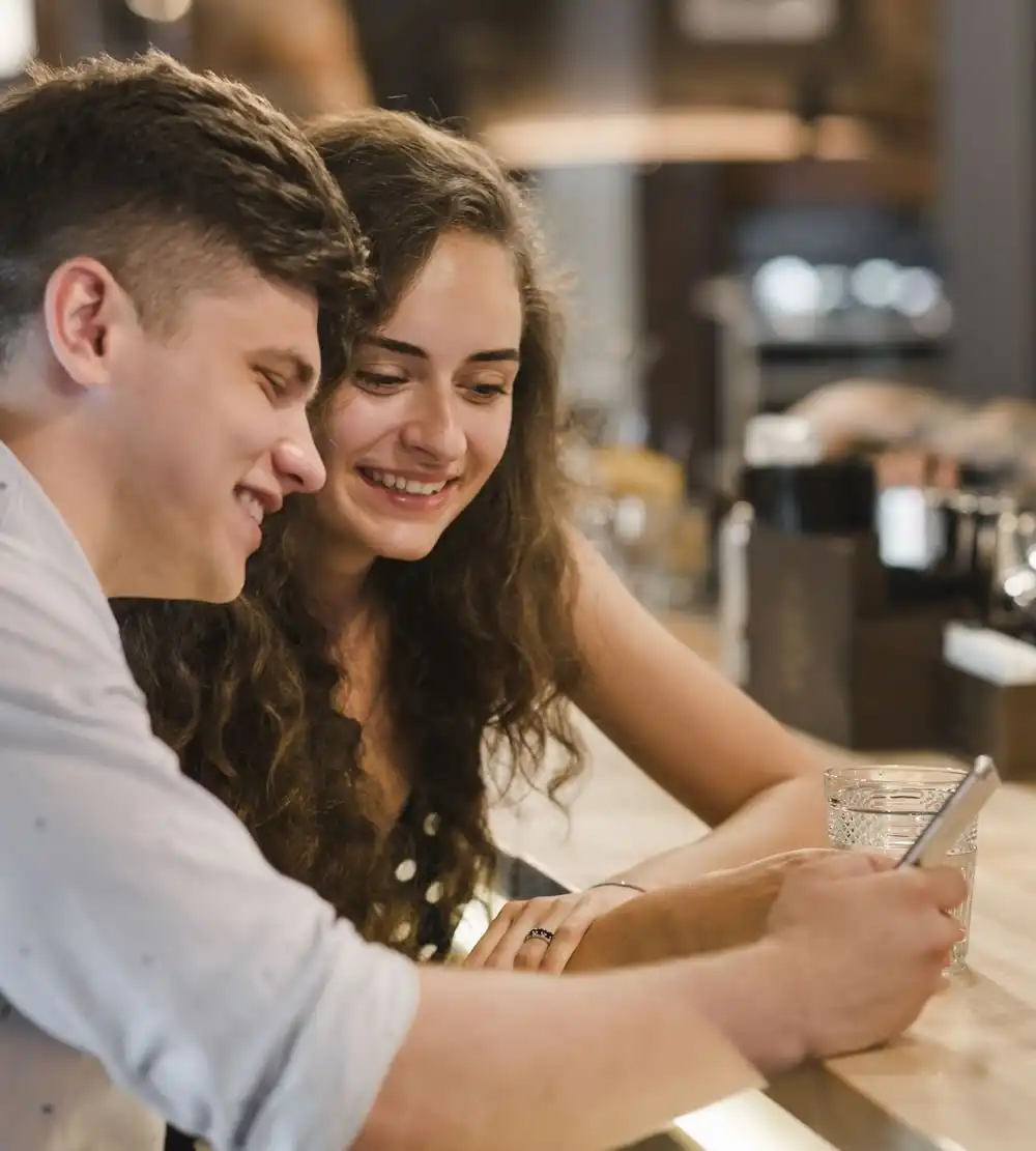 iPhone mostrando carta digital Menux — Don Gusso Los Andes